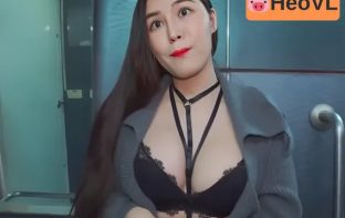 Mua dâm em gái vú bự